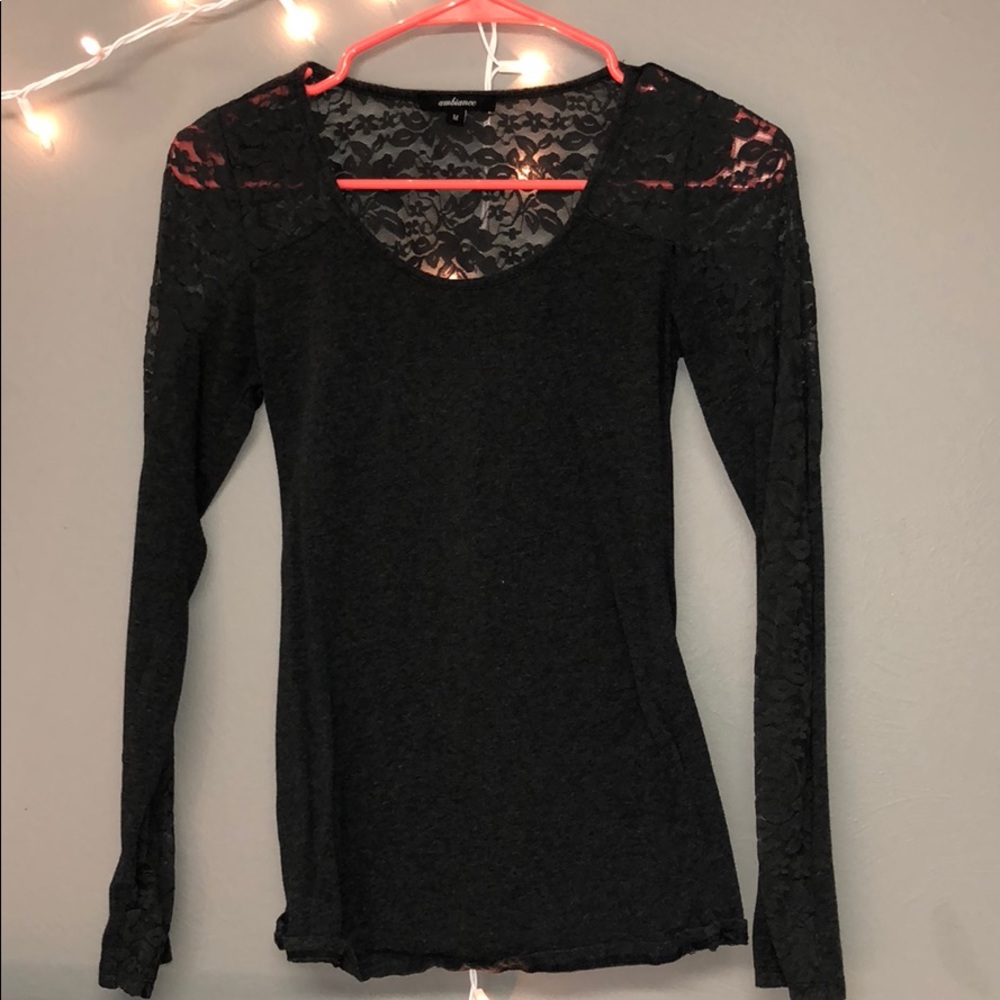 Medium lace top *fits like a small*